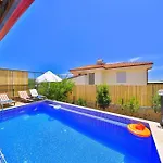 Comfy Ipek With Pool Kaș